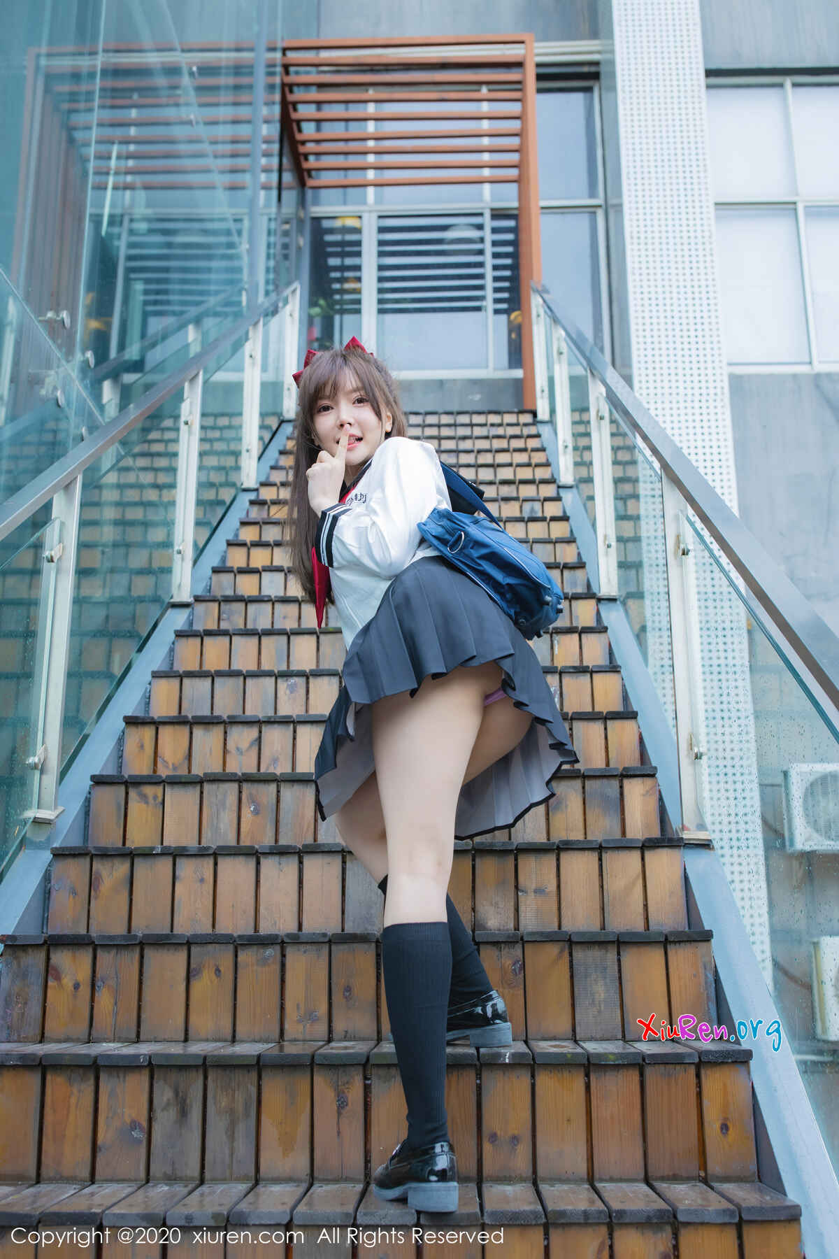 [秀人网XiuRen] N02193 玲珑大眼萌妹糯美子Mini校园风可爱JK制服诱惑美女商务写真 50P